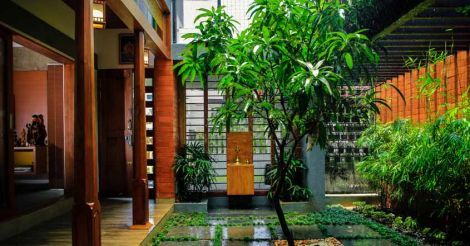 green-home-trivandrum-nadumuttam Backyard Decor Ideas, Kerala Traditional House, Kerala Architecture, Indoor Courtyard, Eco House Design, Compound Wall Design, Kerala House, Courtyard Gardens Design, Indian Home Design