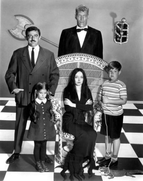 Charles Addams, master of black humor, played in cemeteries as a child The Addams Family 1964, Ted Cassidy, Family Costumes Diy, Family Tv Series, Addams Family Movie, Charles Addams, Addams Family Costumes, Carolyn Jones, Anjelica Huston