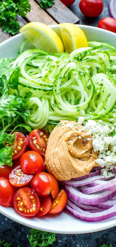 Spiralized Cucumber Salad, Spiral Pasta Recipes, Cucumber Noodle Salad, Spiralized Cucumber, Zoodle Salad, Greek Cucumber, Greek Cucumber Salad, Cucumber Noodles, Cravings Food