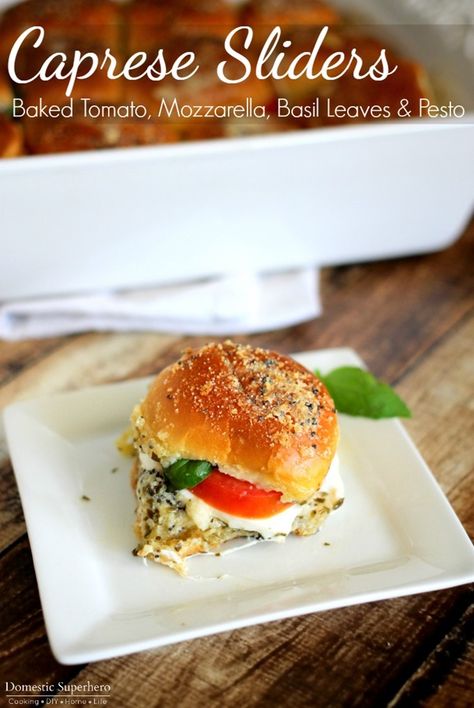 Pesto Sliders, Veggie Sliders, Caprese Sliders, Tomato Mozzarella Basil, Baked Tomatoes, Tomato Mozzarella, Easy Meal Plans, Veggie Burgers, Card Party