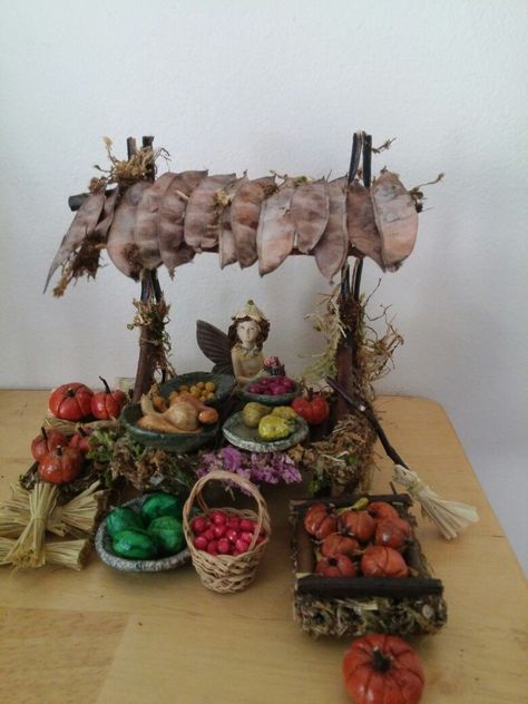 Fairy garden farmers stand.harvest market.fall scene.pumpkin Kindergarten Garden, Garden Inspiration Ideas, Fall Fairy Garden, Fairy Farm, Fairy People, Recycling Diy, Angel Garden, Fairy Gnome, Harvest Market