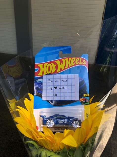 sunflower and hotwheels blue car gift Hotwheels For Boyfriend, Hot Wheels Gifts, Hot Wheels Gift Boyfriend, Hotwheels Bouquet With Flowers, Hot Wheels Promposal, Hot Wheels Bouquet For Bf, Gifts For Car Boyfriend, Ramos Hot Wheels, Car Gifts For Boyfriend