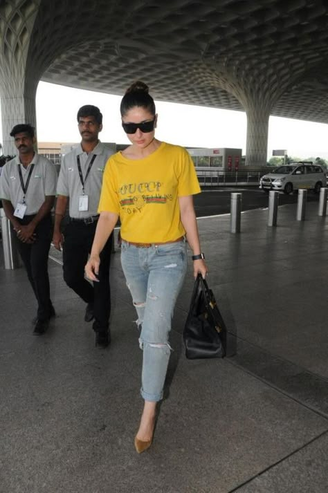 Kapoor Sisters, Jean Top Outfits, Airport Attire, White Tops Outfit, Casual Tshirt Outfit, Fashion Airport, Street Shopping, Belly Shirts