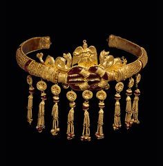 Gold diadem, Gold, garnet, carnelian, sardonyx, Greek Hercules Knot, Ancient Greek Jewelry, Ancient Jewels, Hellenistic Period, Ancient Jewellery, Historical Jewellery, Art Ancien, Greek Jewelry, Royal Jewels