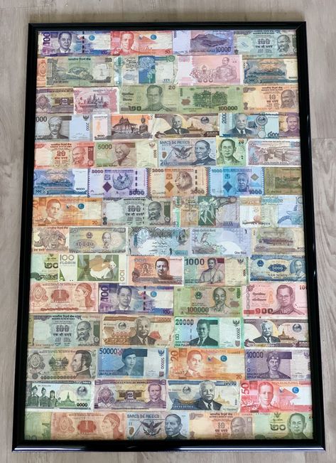 How To Display Money Collection, Foreign Money Display, Display Souvenirs Ideas, Travel Wall Decor Ideas, Travel Souvenirs Display, Travel Memories Display, Travel Collection Ideas, Coin Collection Display, Travel Room Decor