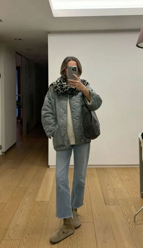 birkenstock clogs outfit (20) Clogs Outfit Ideas, Style Birkenstock Clogs, Birkenstock Clog Outfit, Birkenstock Clogs Outfit, Aesthetic Ropa, Madrid Outfits, Clogs Outfits, Spanish Outfits, Autumn 23