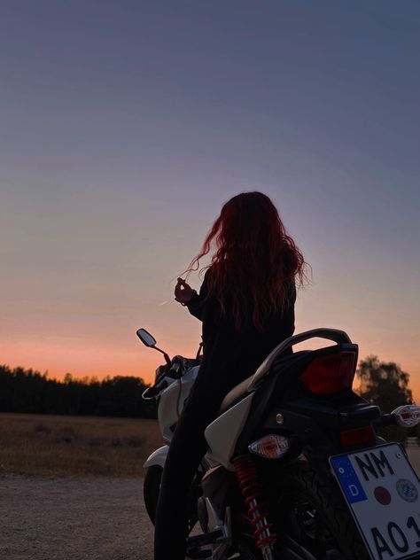 Motorbike Riding Aesthetic, Motorcycle Girlfriend Aesthetic, Motorcycle Riding Aesthetic, Moter Cycle Aesthetic Girl, Girls Biker Aesthetic, Women Motorcycle Aesthetic, Motorbike Ride Aesthetic, Biker Gf Aesthetic, Motorcycle Aesthetic Woman