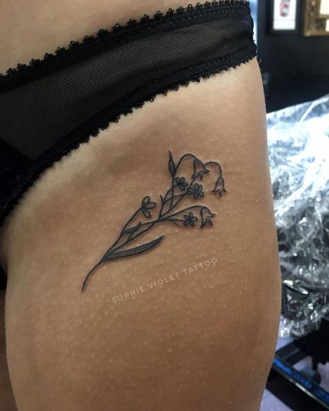 Sophie Violet @ 13INK on Instagram: “Simple bunch of wildflowers 😌 these are always welcome, flash or custom, and I absolutely love doing every single one of them 💗 thank you…” Violet Tattoo, Hip Tattoo, Violet Flower, Simple Tattoos, Flash Tattoo, Flash, Tatting, Wild Flowers, Violet