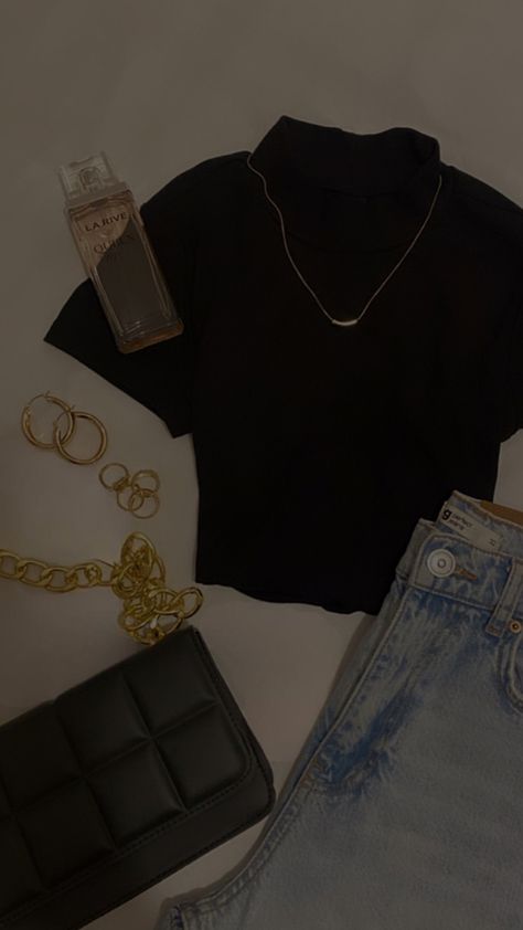 @croptee @outift @basic @cropteeoutfit @black Black Crop Tee Outfit, Crop Tee Outfit, Cropped Tee Outfit, Black Crop Tee, Tee Outfit, Black Crop, Crop Tee, Black