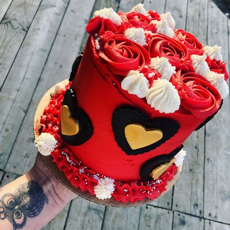 Rise Of Red Birthday Cake, Descendants Rise Of Red Cake Ideas, Queen Of Hearts Birthday Cake, Rise Of Red Cake, Descendants Rise Of Red Birthday Cake, Queen Of Hearts Birthday Party Ideas, Queen Of Hearts Cake, Red Queen Of Hearts, Descendants Cake