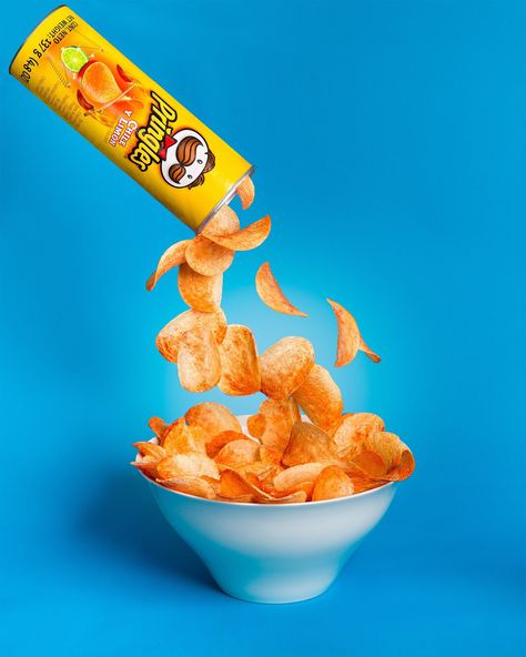 Pringles #ProductShoot !!! Pringles Aesthetic, Pringles Chips, Shadow Photography, Product Photography, Food Styling, Creative Photography, Cartoon Art, Mood Board, Digital Marketing