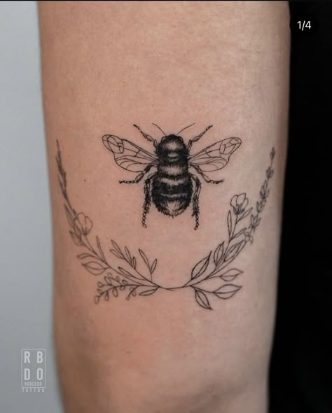 Half Bee Half Butterfly Tattoo, Bumble Bee On Flower Tattoo, Ladybug And Bee Tattoo, Bee Tattoo Outline, Bee And Butterfly Tattoo, Bee And Flower Tattoo, Tattoo Writing Styles, Ladybird Tattoo, Inspire Tattoo