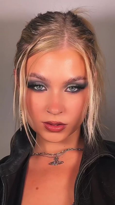 Reputation Inspired Photoshoot, Rock Roll Makeup, Arctic Monkeys Makeup Looks, Taylor Swift Reputation Eye Makeup, Reputation Hair And Makeup, Eras Tour Rep Makeup, Reputation Taylor Swift Aesthetic Makeup, Alternative Concert Makeup, Taylor Swift Reputation Makeup Looks