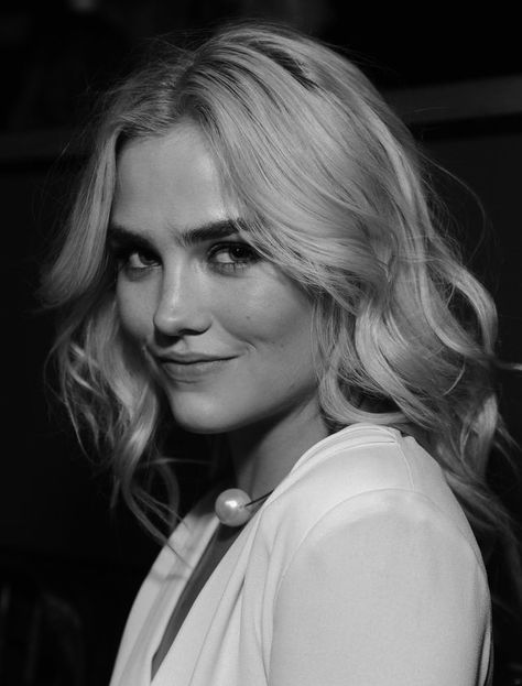 Maddie Hasson Maddie Hasson, Katie Evans, Betsy Braddock, Roller Coaster Ride, Lucy Hale, Loose Curls, X Reader, Woman Crush, Beautiful Soul