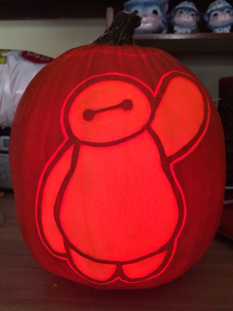 Beymax pattern by Stoneykins. Carved on a real pumpkin by WynterSolstice. 2015. Pumkin Carving Nerdy, Baymax Pumpkin Carving, Pumpkin Carving Marvel Ideas, Formula 1 Pumpkin Carving, Splatoon Pumpkin Carving, Calcifer Pumpkin Carving, Pumpkin Carving Ideas Characters, Roblox Pumpkin Carving, Cartoon Pumpkin Carving