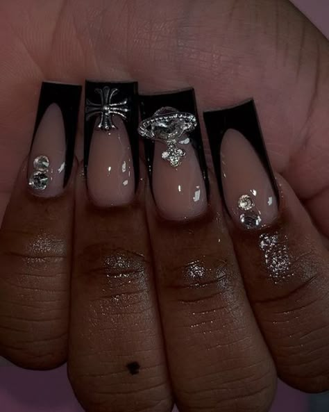 CLE NAIL TECH 💅🏽🔥 on Instagram: "Frenchiessss 🖤, June books and deals will be posted next week !! ••••••••••••••• TO BOOK ME 👇🏽 BOOK UNDER: basic frenchies ADD ON: large charms & basic rhinestones ••••••••••••••• FOLLOW ME ON OTHER SOCIALS Personal : @_simeraa Tik tok : simerastiktokduh ••••••••••••••• #clenailtech #clehairstylist #explore #trending #clemua #akronnailtech #booknow #cantonnailtech #mansfieldnailtech #pittsburghnailtech #Columbusnailtech #pressonnails #nailtech #atlmua #atln Nail Charms Ideas, Nails Inspiration Rhinestone, Cute Nails With Charms, Nails With Spaceship Charm, French Tips With Charms, Planet Charm Nails, Black French Tip Nails Charms, Acrylic Nails Cross Charms, Frenchie Bling Nails