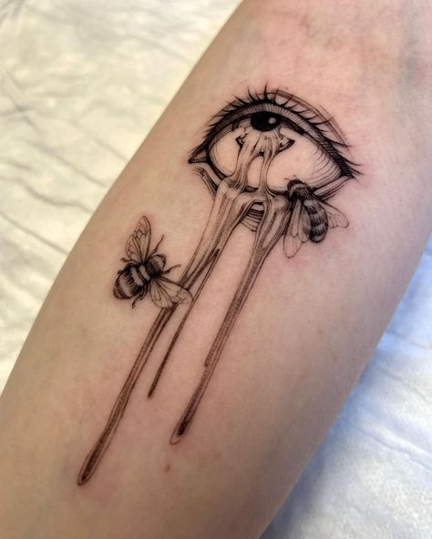 Surealisme Tattoo, Looking Glass Tattoo, Surreal Tattoo Ideas, Surrealism Tattoos, Surrealism Tattoo, Surreal Tattoo, Insect Tattoo, Silhouette Tattoos, Tattoo Style Drawings