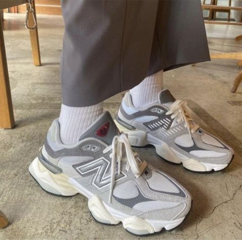 New Balance 9060 Gray, Nb 9060 Outfit, Sneakers Winter Outfit, New Balance 9060 Outfit, Chunky Shoes Outfit, New Balance 9060 Grey, Outfit Ideas Cargo, Outfit Ideas Cargo Pants, Basic Outfit Ideas