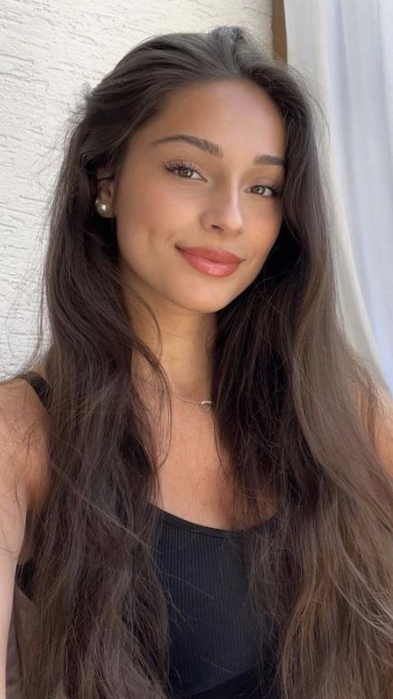 Woman With Dimples, Smile With Dimples, Type Of Dimples, Tan Girl With Brown Hair, Beautiful Brunette, Long Dimples, Hispanic Woman Aesthetic, Brown Hair Women, Natural Girl