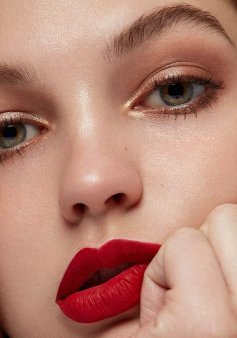 Red Lipstick Makeup Looks, Red Lips Makeup Look, Maquillage On Fleek, Korean Makeup Look, Red Lipstick Makeup, Glow Makeup, Red Lip Makeup, Inner Glow, Smink Inspiration