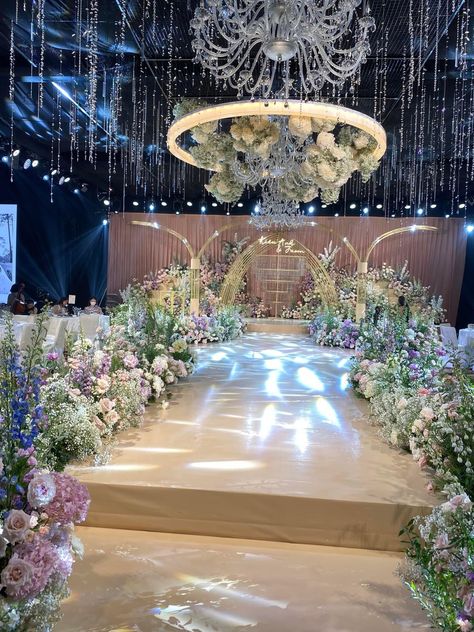 Bridgerton Debut Theme, Dior Wedding Theme, Debut Decorations, Debut Theme, Dekorasi Wedding, Lilac Fairy, Aisle Runners, Wedding Canopy, Garden Theme Wedding