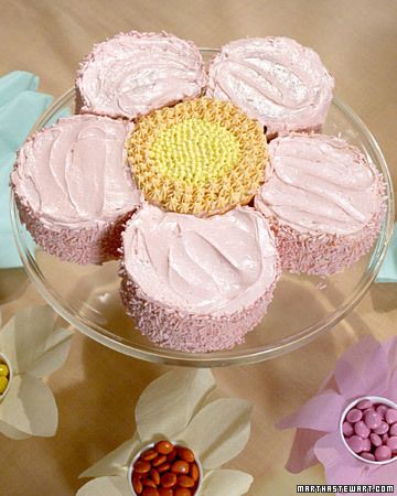 Flower Cake Fresh Flower Cake, Easter Desserts Recipes, Pink Food Coloring, Sprinkle Cake, Easy Cupcakes, Pink Foods, Easter Dessert, Frosting Recipes, Flower Cake