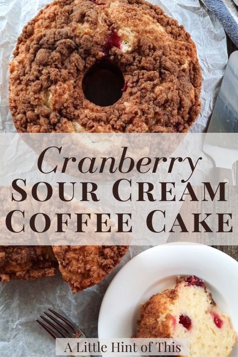 Sour Cream Coffee Cake Recipe, Cranberry Coffee Cake, Coffee Cake Recipes Easy, Almond Crunch, Cranberry Cake, Cinnamon Crumble, Oatmeal Cake, Cream Fresh, Sour Cream Coffee Cake