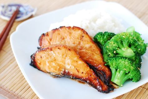 Salmon Bulgogi, Bulgogi Marinade, Bulgogi Recipe, Recipes Salmon, Seafood Entrees, Moms Cooking, Eat At Home, Korean Cooking, Easy Salmon