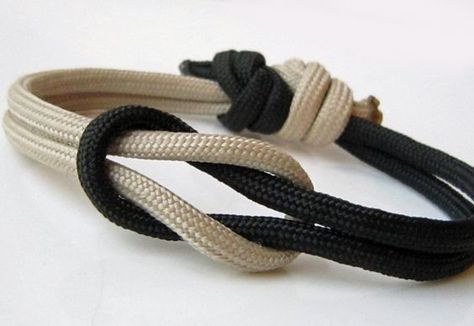 Square reef knot bracelet -Adjustable paracord - Black Coal - Bread Tan - By Twilight Eyes Studio. $7.50, via Etsy.: Twilight Eyes, Reef Knot, Paracord Bracelet Tutorial, Paracord Diy, Paracord Knots, Rope Jewelry, Rope Knots, Parachute Cord, Survival Bracelet