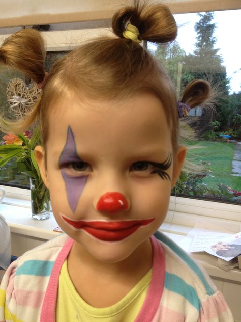 Clown face painting for a beautiful girl <3 Clown Face Painting, Easy Clown Makeup, Clown Face Paint, Cute Clown Makeup, Animal Face Paintings, Clown Face, Face Painting Easy, Kids Face Paint, Clown Faces