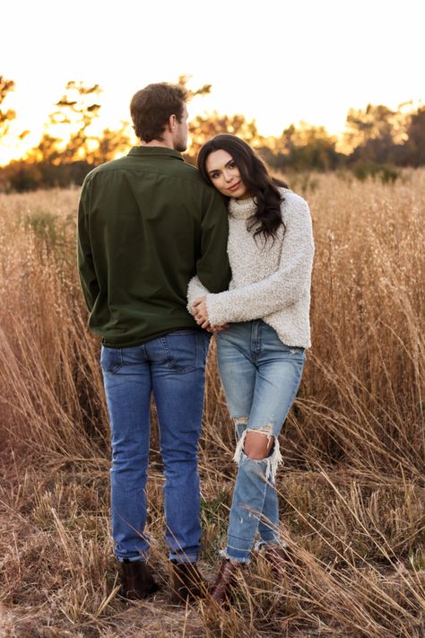 Couples Photoshoot Tall Woman, Couple Poses For Shy Couples, Couple Poses With Shorter Guy, Secret Couples Photoshoot Poses, Photo Poses For Couples Hide Face, Hidden Couple Poses, Cute Poses With Boyfriend Picture Ideas, Couples Photoshoot Tall And Short, Serious Couple Poses