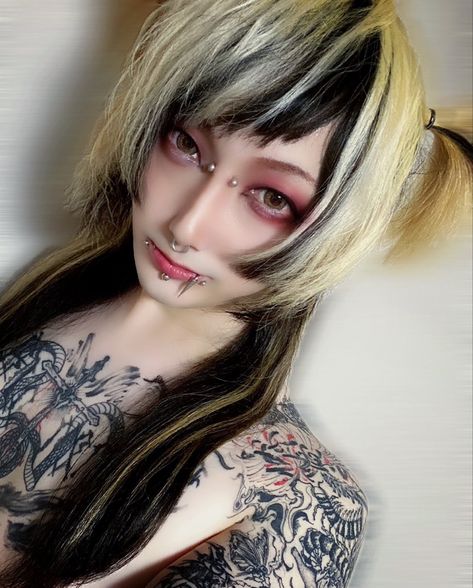 Vkei Piercings, Vkei Haircut, Vkei Fashion, Vkei Bands, Oshare Kei, Alternative Subcultures, Asymmetrical Bangs, Ma Cherie, Alt Outfits