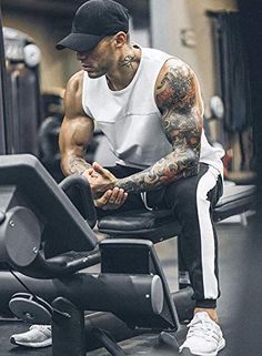 Mens Gym Outfits, Gym Photoshoot, Gym Photography, Gym Joggers, Fitness Fashion Outfits, Gym Outfit Men, Gym Photos, Fitness Photoshoot, Casual Joggers