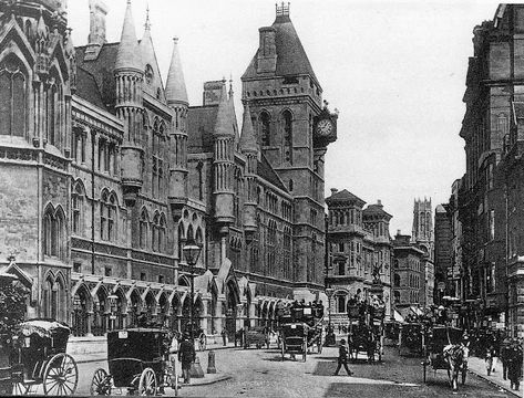 Winter London, Victorian Era Homes, 19th Century London, 19th Century England, Victorian Buildings, Victorian London, London Aesthetic, London Architecture, London History