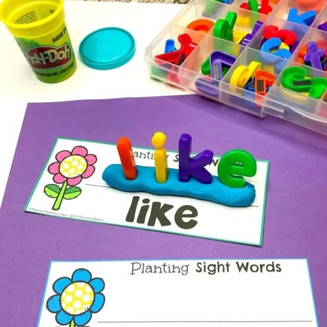 Sight Words Games, Kindergarten Games, Kindergarten Centers, Sight Words Kindergarten, Sight Word Activities, Sight Word Games, Kindergarten Literacy, Word Activities, Toddler Learning Activities