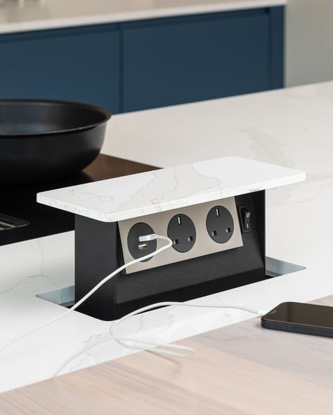 John Lewis Of Hungerford on Instagram: “Stylish and discreet pop up worktop sockets are ideal for those that love a minimalist kitchen design. #johnlewisofhungerford” Kitchen Plugs, Electronics Store Design, Greece Homes, Modern Dinner Plates, Modern Minimalist Kitchen, Kitchen Electronics, Minimalist Kitchen Design, Kitchen Time, Living Room Tv Wall