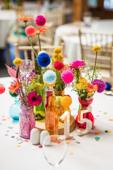 Wedding Pom Poms, Idee Babyshower, Diy Pom Poms, Boda Mexicana, Rainbow Wedding, Colorful Bouquet, Whimsical Wonderland Weddings, Festival Wedding, Barn Wedding