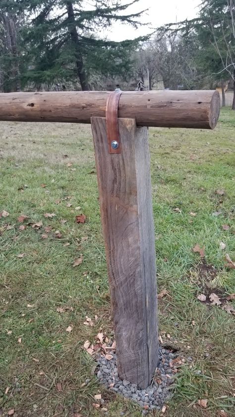 Diy Hitching Post, Hitching Rail For Horses, Diy Hitching Post For Horses, Hitching Post For Horses, Farm Organization, Small Horse Barns, Barn Crafts, Barn Remodel, Horse Farm Ideas