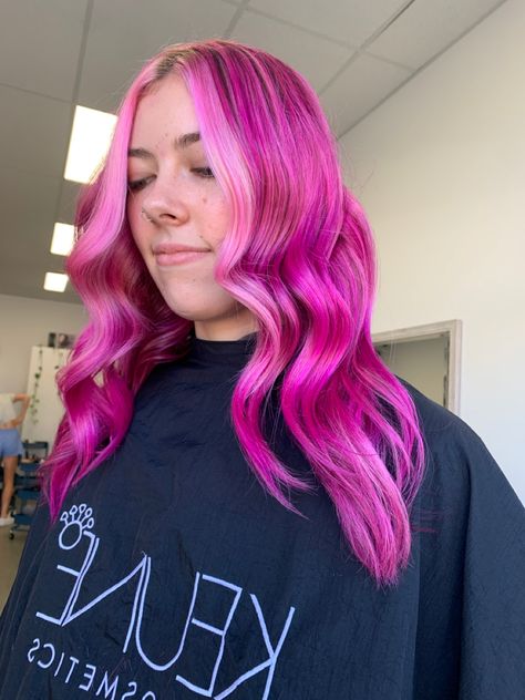 Pink Hair With Money Piece, Quirky Hair, Hair With Money Piece, Hair Colour Ideas, Money Pieces, Hot Pink Hair, Colourful Hair, Money Piece, Awesome Hair