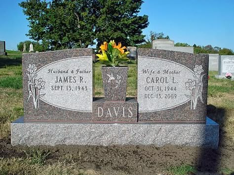 Companion Upright Monument Designed for Davis Family Rome Monuments, Monument Ideas, Headstone Inscriptions, Grave Monuments, Granite Memorial, Flower Vase Design, Grave Headstones, Tombstone Designs, Granite Headstones