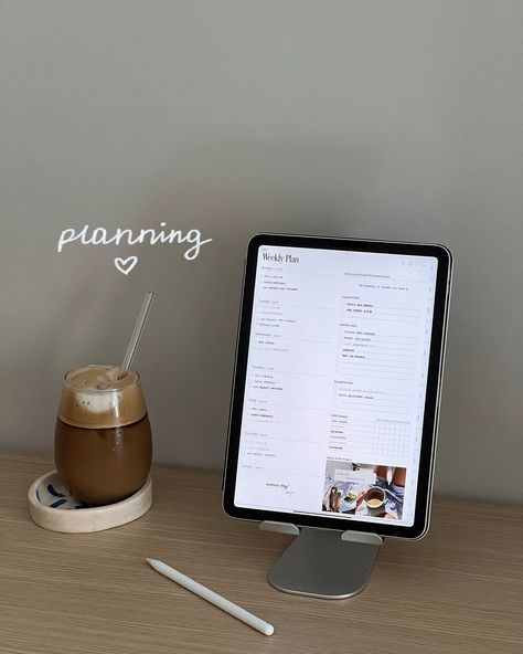 how I use my iPad for wellness 🤍🥥 #ipad #appleipad #digitalplanning #digitalplanner #wellness Ipad To Do List Aesthetic, Iphone And Ipad Aesthetic, Ipad Photo Ideas, Ipad Set Up, Ipad Planning, Digital Wellness, Ipad Notes, Aesthetic Ipad, Study Mode