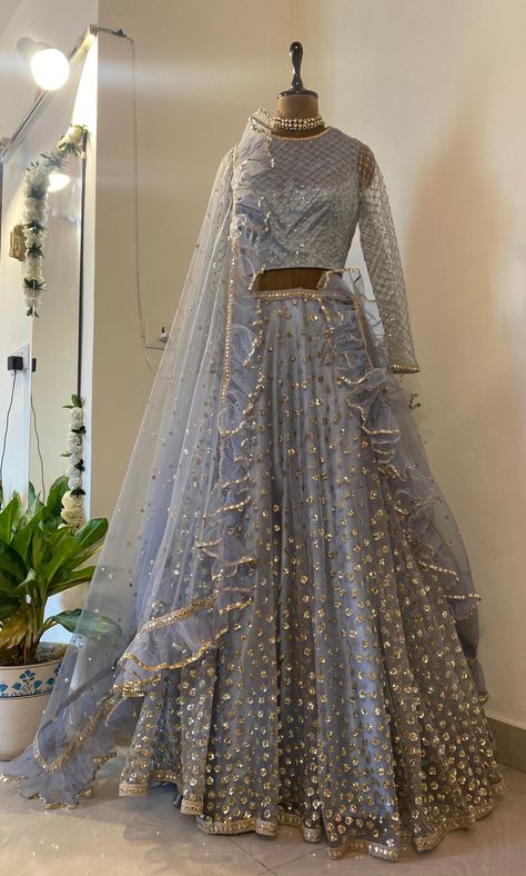 Sparkly Lengha, Grey Lehenga Color Combos, Lengha Modern, Grey Lengha, Reception Lengha, Cultural Museum, Turkish Bride, Indian Wedding Sari, Sequins Lehenga