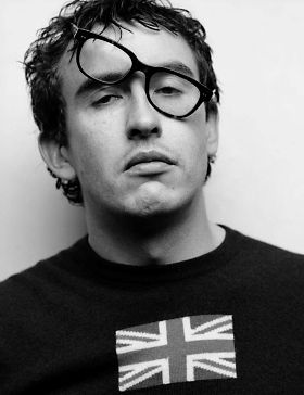 Steve Coogan Steve Coogan, The Painted Veil, Black And White Portrait, Steve Carell, White Portrait, British Comedy, Male Form, Music Film, Looking Good