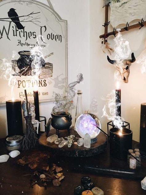 Witch Aesthetic Decor, Boho Witchy Bedroom, Witchy Bedroom, Diy Witch, Witchcraft Decor, Witchy Room, Witchcraft Altar, Witch Room, Elements Earth