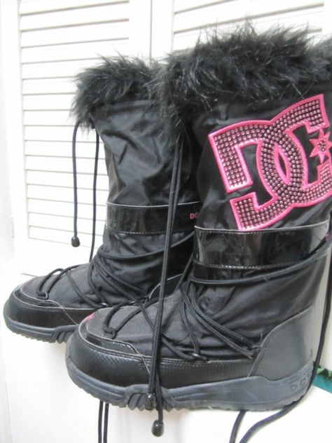 Dc Boots, Chica Chola, 2000s Clothing, Early 2000s Fashion, Dc Shoes, Moon Boots, 2000s Fashion Outfits, Shoe Inspo, Aesthetic Shoes