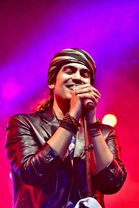 Jubin Nautiyal Jubin Nautiyal Wallpaper, Hindu New Year, Jubin Nautiyal, Singer Art, Best Music Artists, Colorful Borders, Dj Images, Morning People, New Whatsapp Status