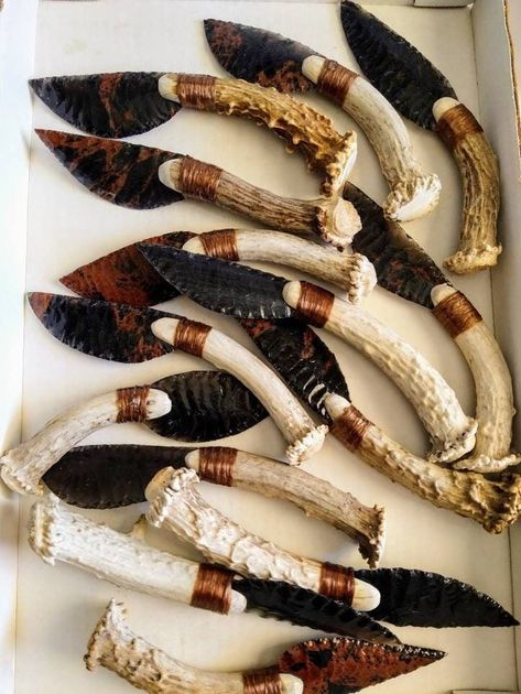 Shed Antler Button Knife Obsidian Arrowhead 🔪 #EDCKnifeBeads #KnifeAccessories #EverydayCarry #EDC #GearCustomization #TacticalBeads #ParacordBeads #HandcraftedBeads #ArtisanBeads #KnifeCollecting #KnifeEnthusiast #GearUpgrade #UniqueBeads #FunctionalArt Rasta Tattoo, Deer Horn Jewelry, Antler Projects, Obsidian Knife, Antler Knife, Obsidian Arrowhead, Antler Buttons, Antler Crafts, Flint Knapping