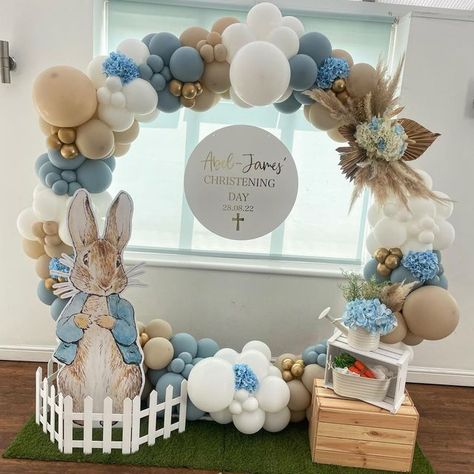 Peter Rabbit Balloons, Rabbit Theme Party, Peter Rabbit Theme Party, Bolo Da Hello Kitty, Peter The Rabbit, Christening Balloons, Christening Decorations, Easter Baby Shower, Peter Rabbit Birthday