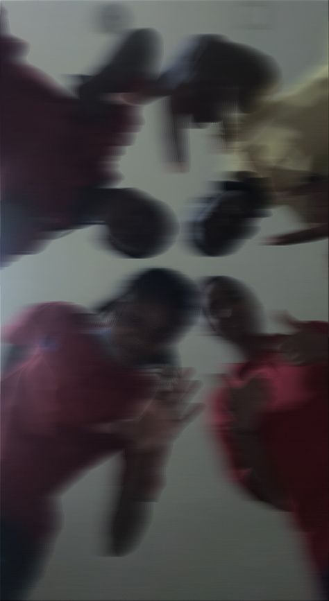 Aesthetic Blurry Mirror Selfie, Blur Picture, 2pac Quotes, Friends Reunion, Blurry Pictures, Blur Photo, Fake Pictures, Best Friend Pictures, Pretty Selfies