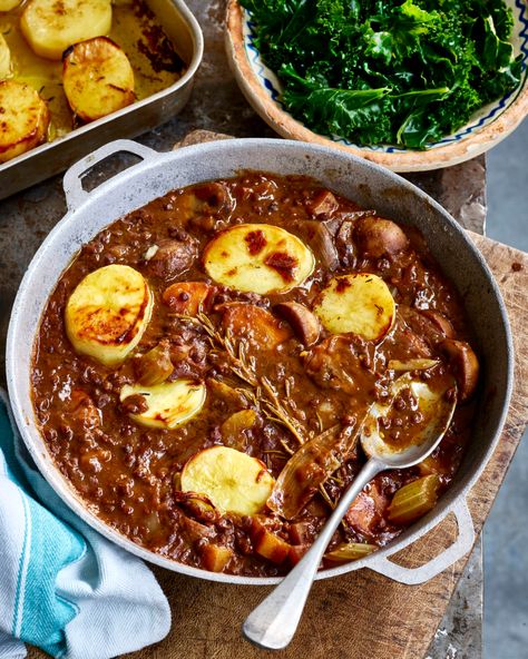 No-Beef Red Wine Lentil Stew with Potato Fondants - Avant-Garde Vegan Avant Garde Vegan, Gaz Oakley, Mains Recipes, Puy Lentils, Packed Meals, Protein Packed Meals, Lentil Stew, Healthier Eating, Steamed Vegetables